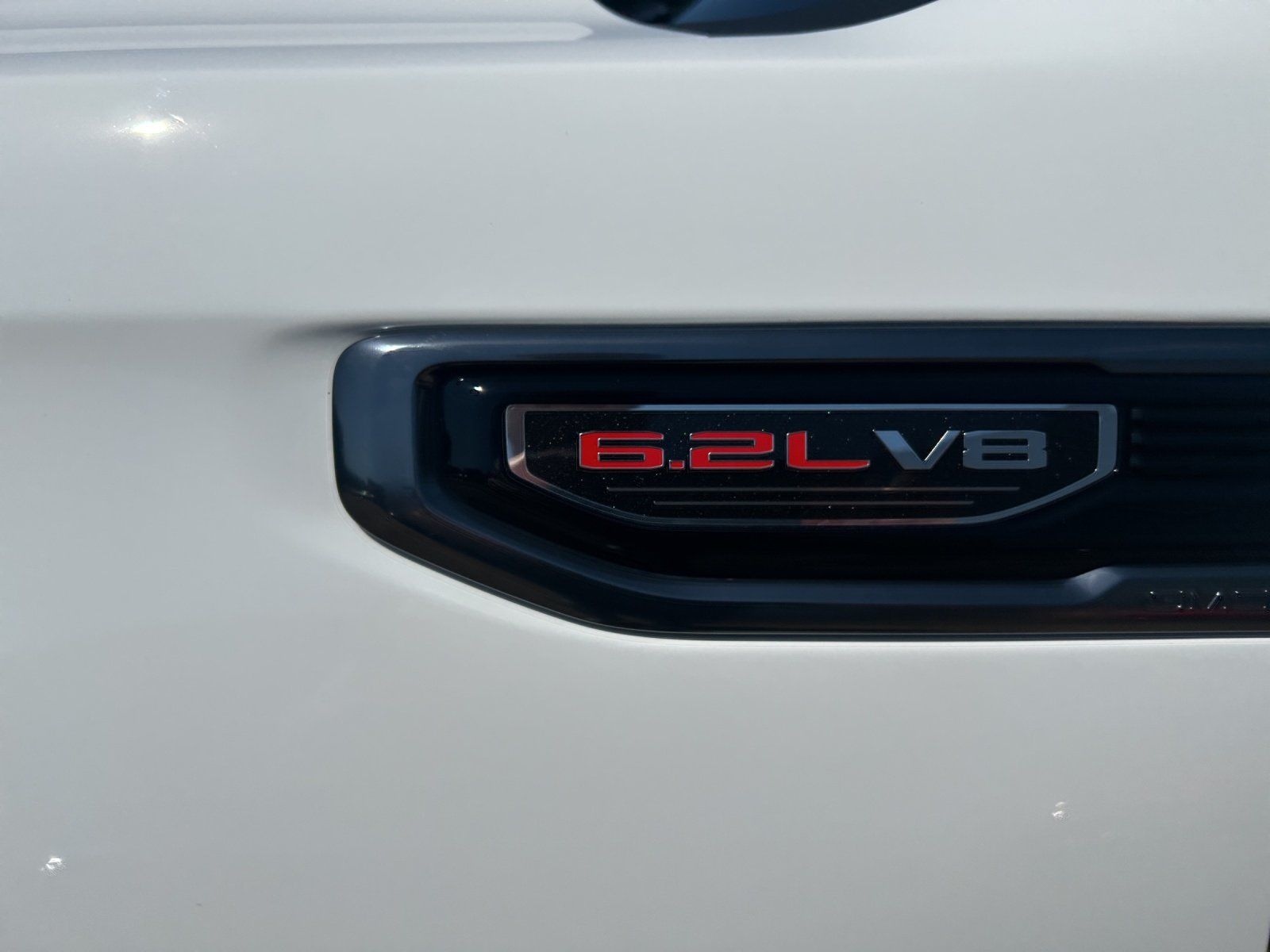 Fahrzeugabbildung GMC Sierra 1500 AT4 Crew Cab Short Bed AHK/LED/SHD/