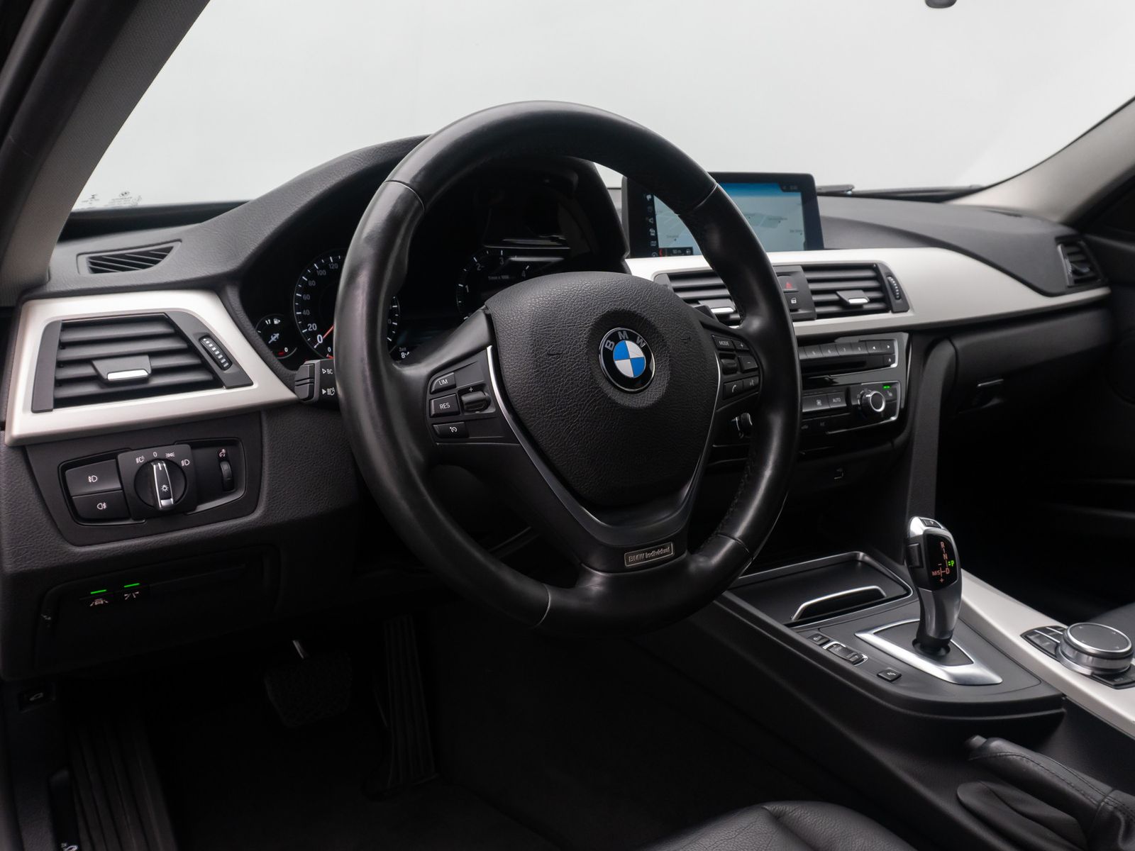 Fahrzeugabbildung BMW 320d HUD HiFi NaviPro Alarm DriveAss Komfo Leder