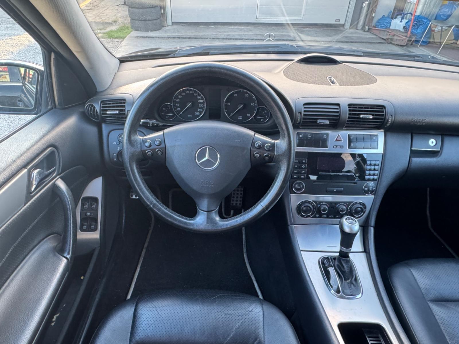 Mercedes-Benz C220 2005 — photo 9