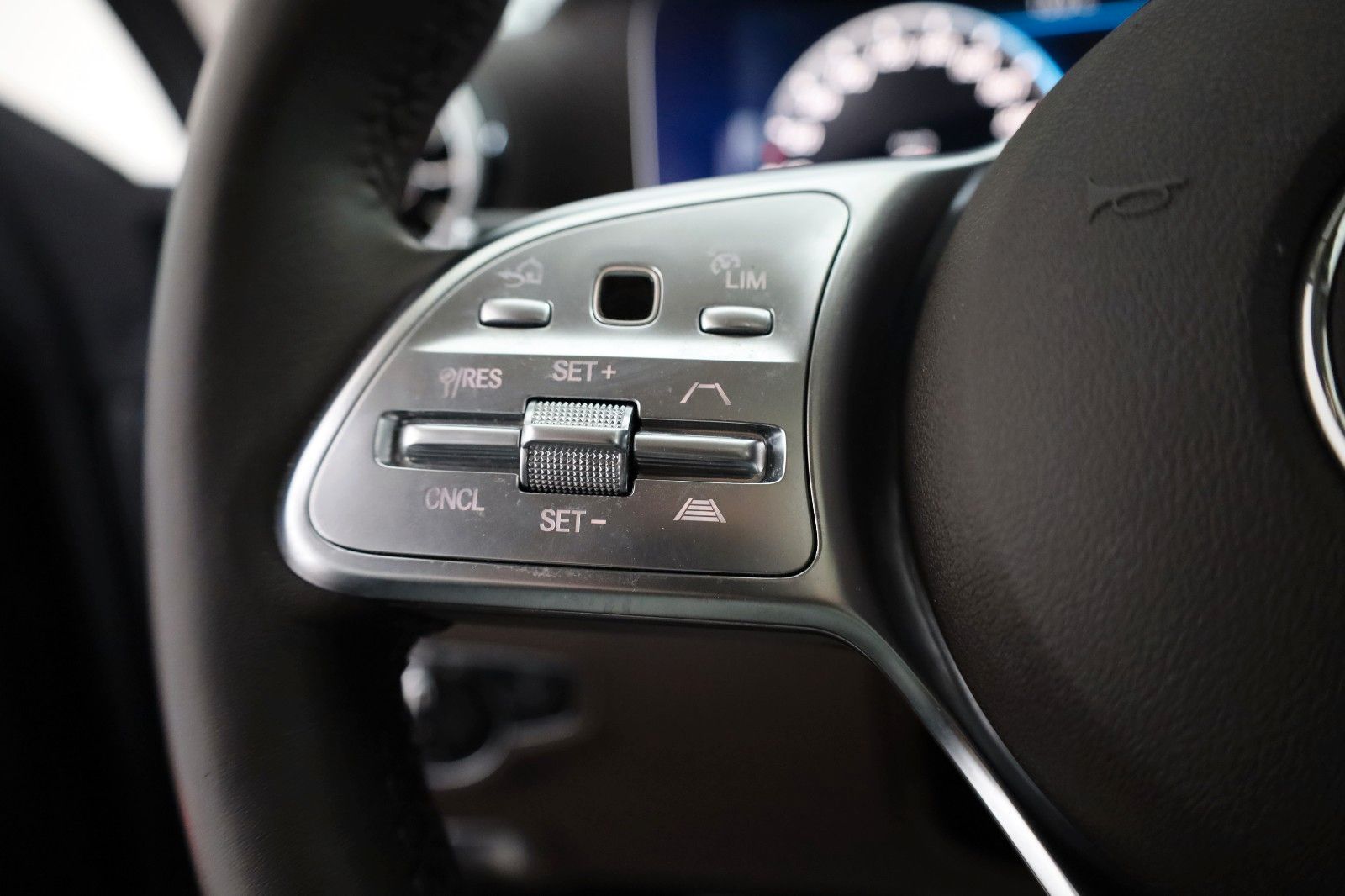 Fahrzeugabbildung Mercedes-Benz CLS 350 d 4Matic,AMG line,Navi,Kamera,HUD,ACC,SD