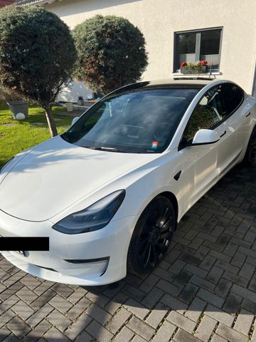 Tesla Model 3 Allradantrieb mit Dualmotor Long Ran...