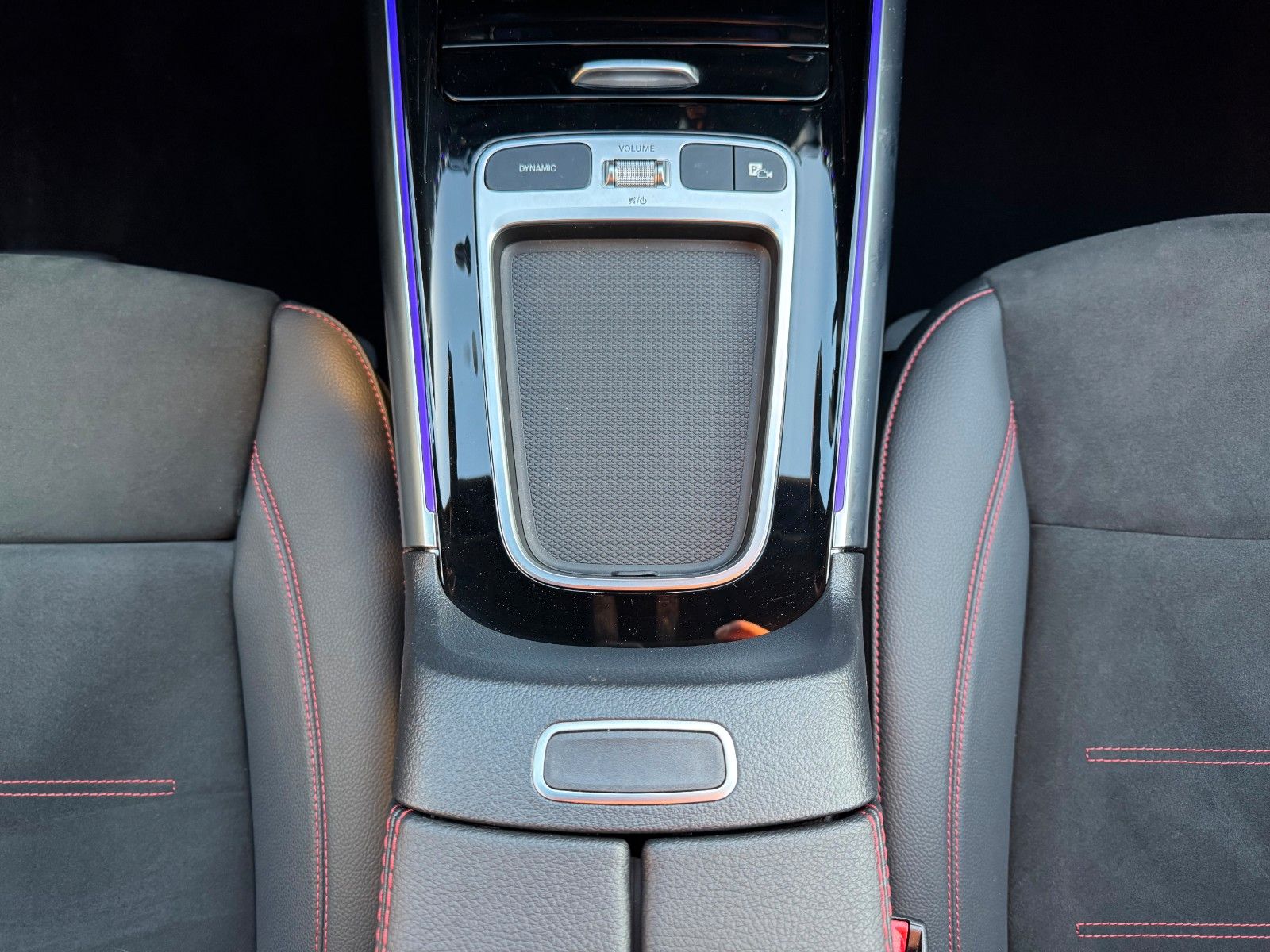 Fahrzeugabbildung Mercedes-Benz B 200 AMG+AHK+Ambiente+RFK+MBUX+Night