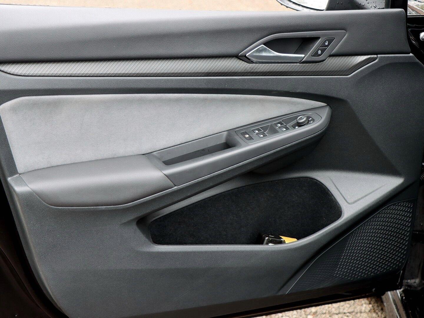 Volkswagen Golf VIII R-Line 1.5 TSI OPF LED/STANDHZ./NAVI/H, миниатюра 12