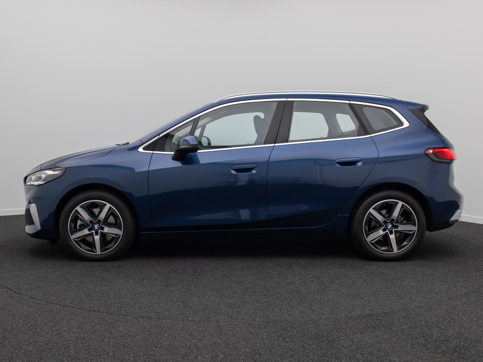 Fahrzeugabbildung BMW 223 Active Tourer Luxury Line 360°H/K HUD Sport