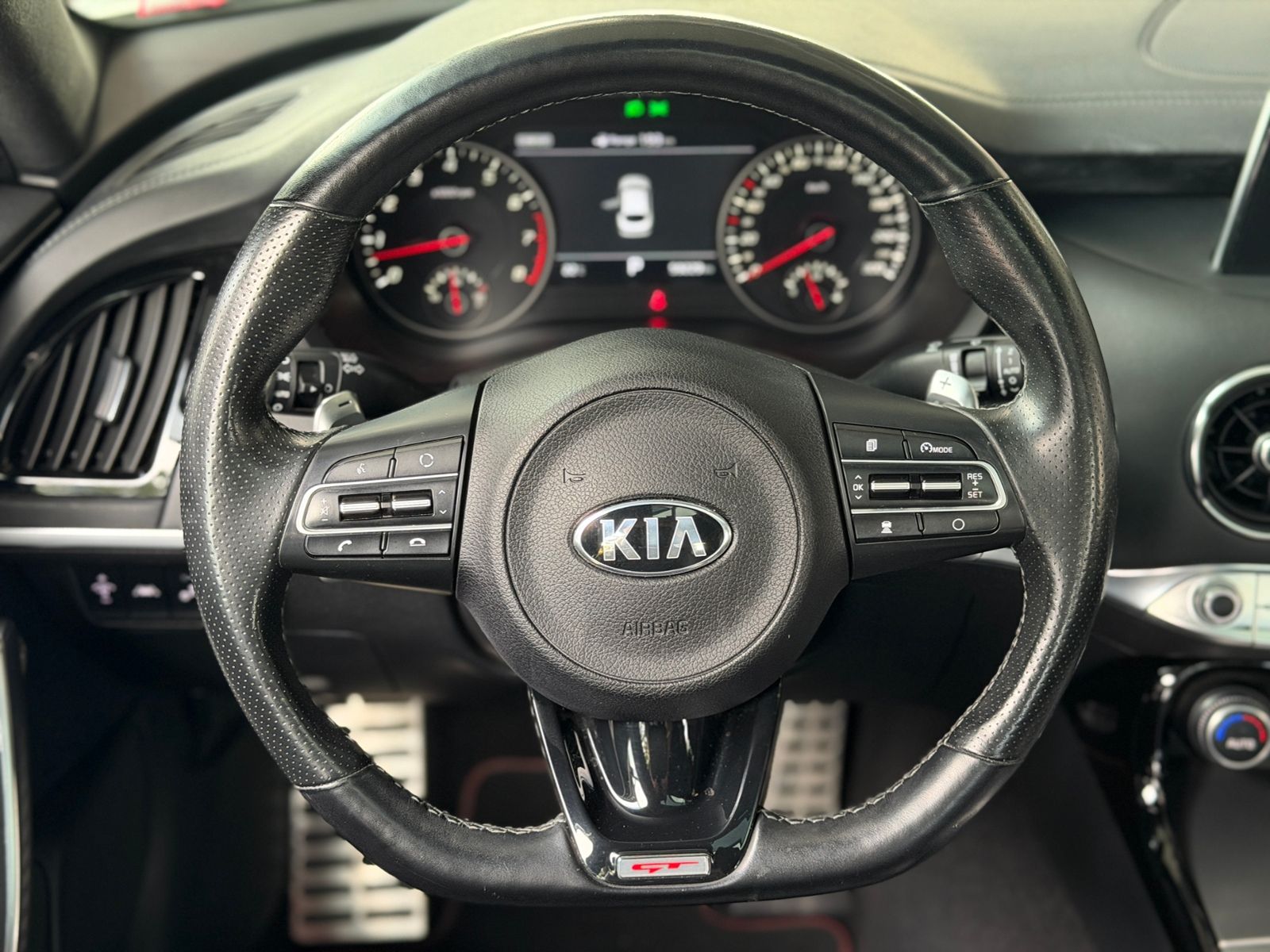 Fahrzeugabbildung Kia Stinger GT 4WD HUD PANO H/K LED NAV RFK SHZ