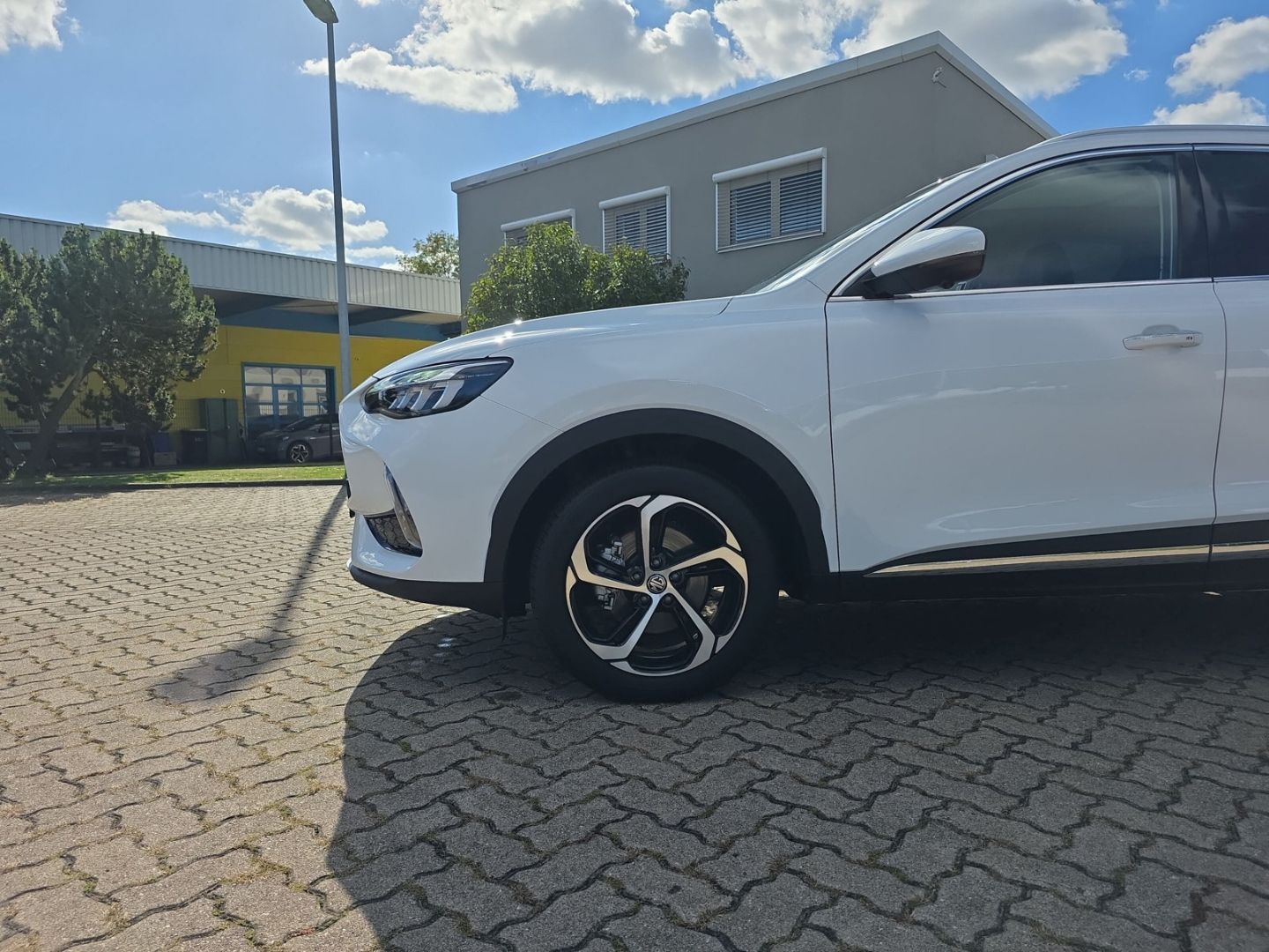 MG HS