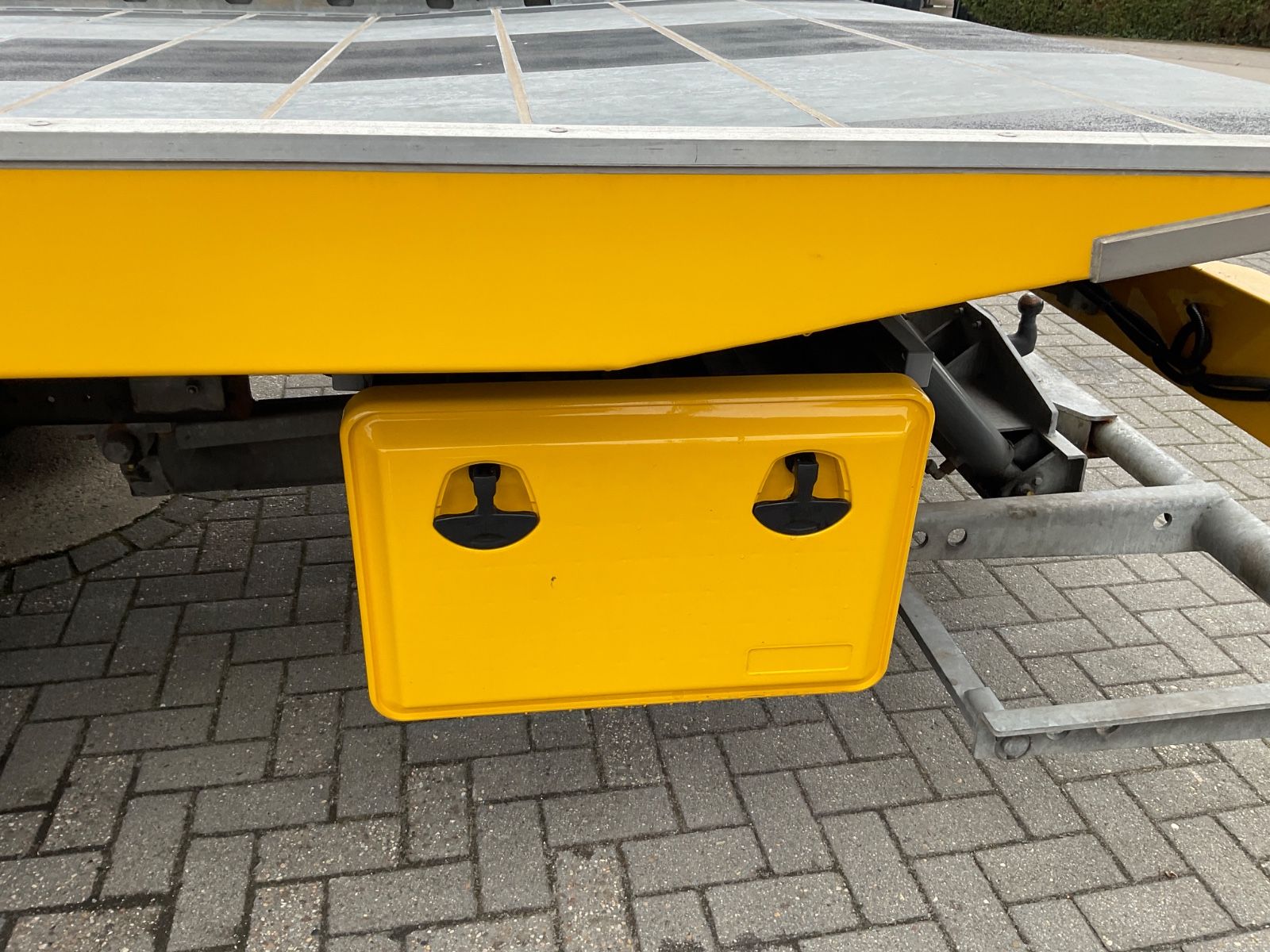 Fahrzeugabbildung Mitsubishi Fuso Canter,Abschleppbrille,Fahrzeugplateau