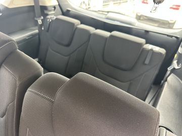 Ford S-Max - 11