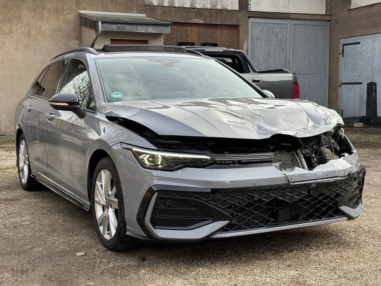 Volkswagen Golf Variant 1.5 eTSI R-Line *PANORAMA*HUD*LIFT