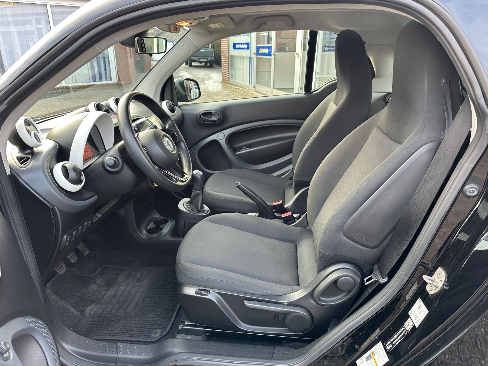 Fahrzeugabbildung Smart ForTwo coupe Pano/SHZG/GJR/Audio/hazelbrown