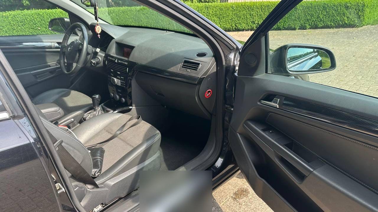 Opel Astra 2009 — photo 7