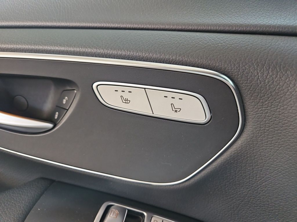 Fahrzeugabbildung Mercedes-Benz V 250 EAV lang 4x4 Tisch Standhzg Sitzbelüftg AH