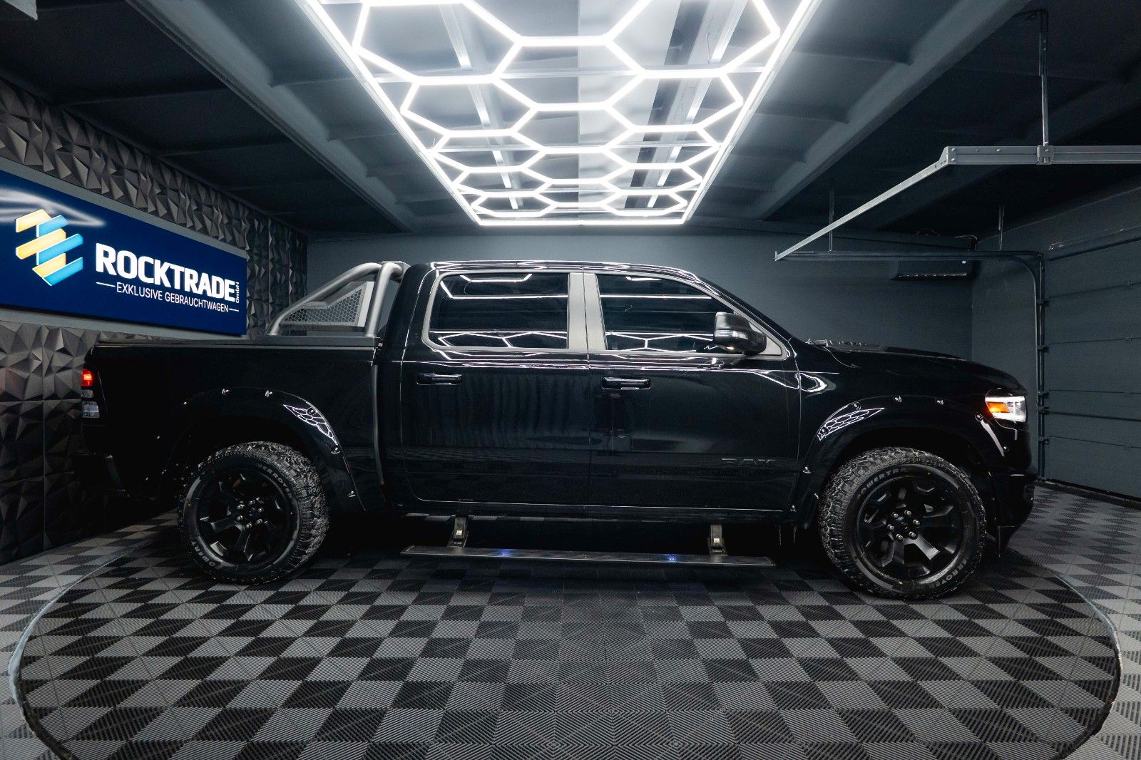 Fahrzeugabbildung Dodge RAM 5.7 V8 HEMI 4x4 OFFROAD Night Limited 19%