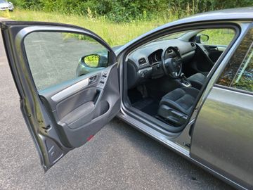 Volkswagen Golf - 8