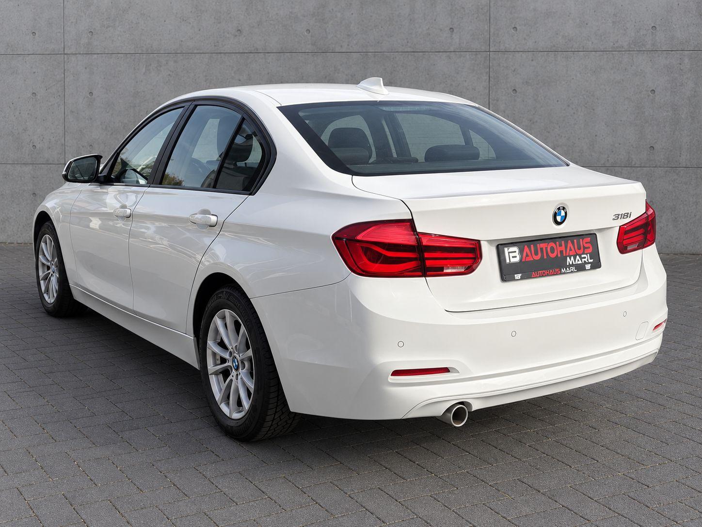 BMW 318 i Limousine 'Aut.'LED'WenigKM'Navi'