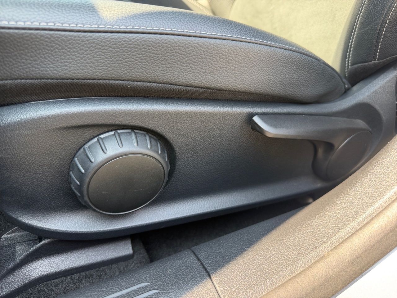 Fahrzeugabbildung Mercedes-Benz A 250 e AMG+PANO+NIGHT+STNHZ+DIS+MULTIB+BUR+SHZ