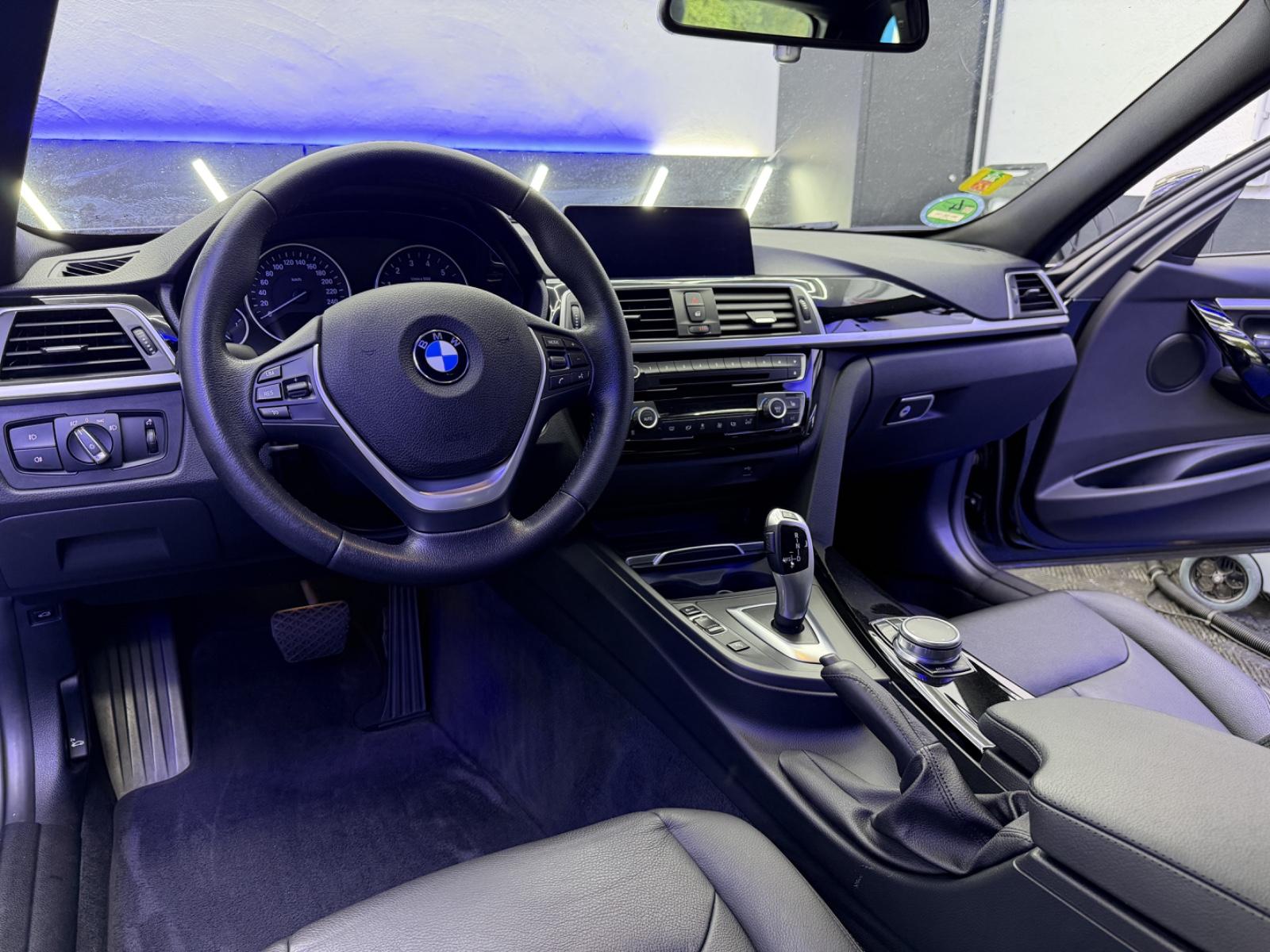BMW 330i  Touring Luxury Line P. Auto. Lux...