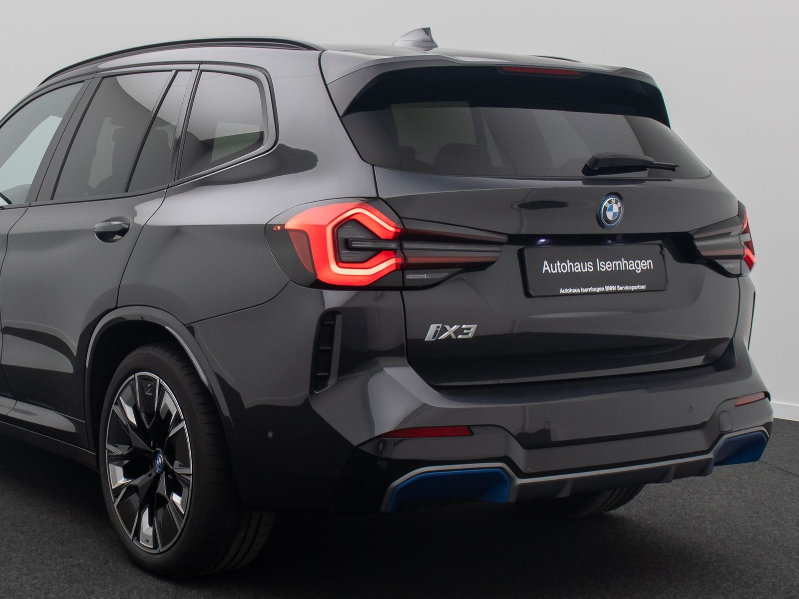 Fahrzeugabbildung BMW iX3 IMPRESSIVE 360° HUD H/K DAB Komfort Panorama