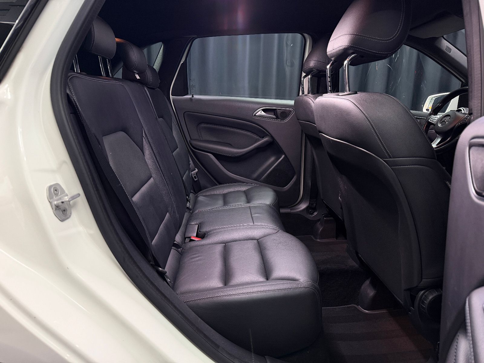 Fahrzeugabbildung Mercedes-Benz B 220 CDI |AUTOMATIK|NAVI|RF-CAM|LEDER