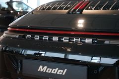 PORSCHE 992.2 Carrera 4S Cabrio | SportDesign | 18-Wege PORSCHE 992.2 Carrera 4S Cabrio | SportDesign | 18-Wege