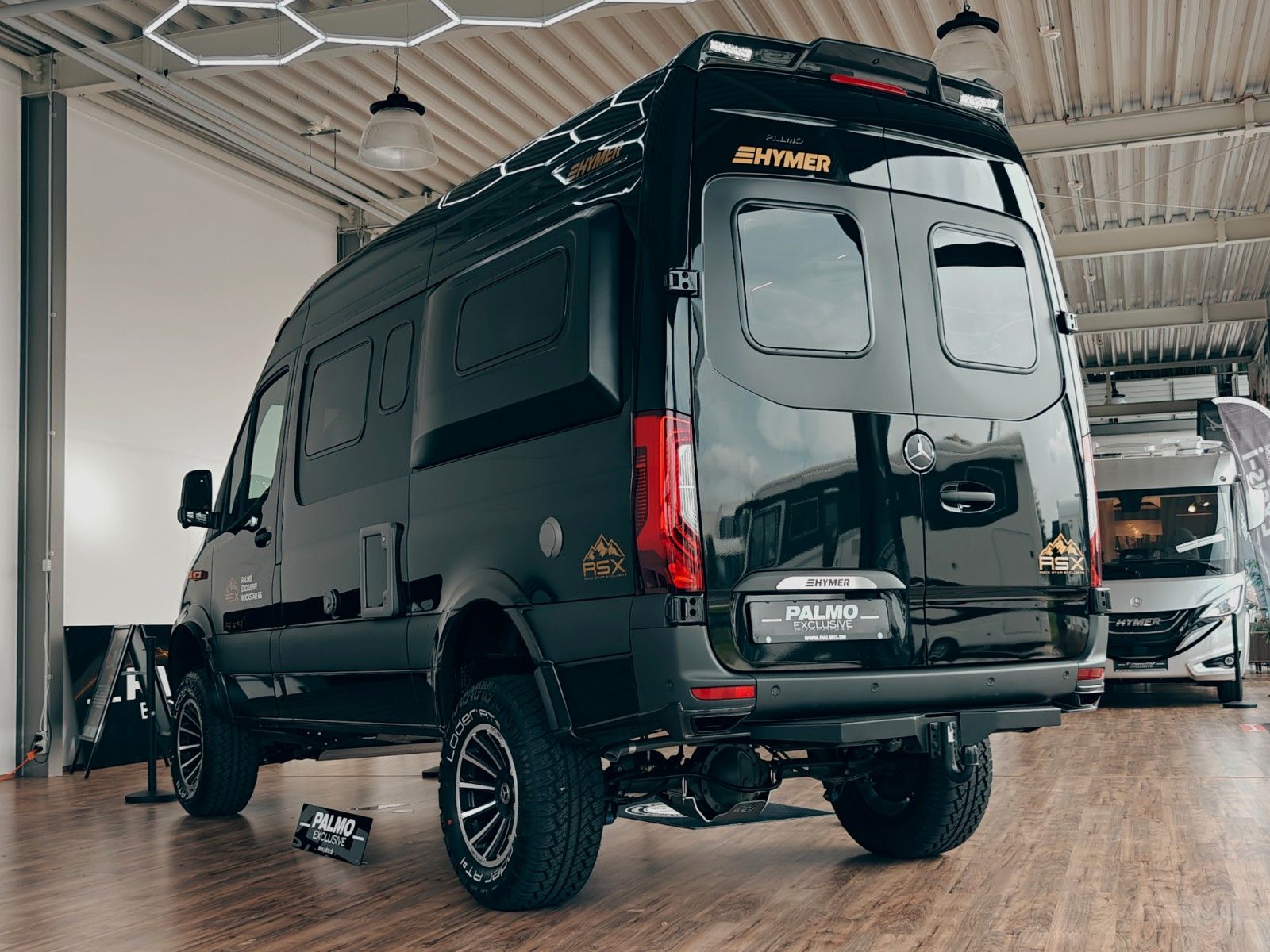 Fahrzeugabbildung HYMER / ERIBA / HYMERCAR GRAND CANYON S MB 600 4x4² RSX - TRIPLE CARBON