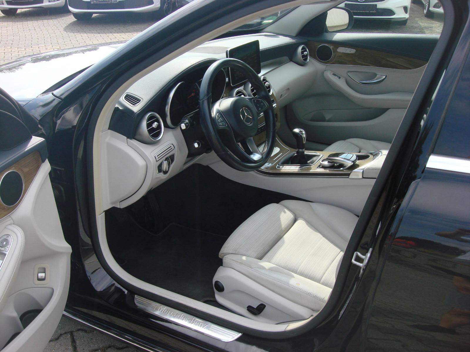 Mercedes-Benz C 180 CGI Lim. Exclusive*Comand*LED*PDC*SHZ*TÜV*