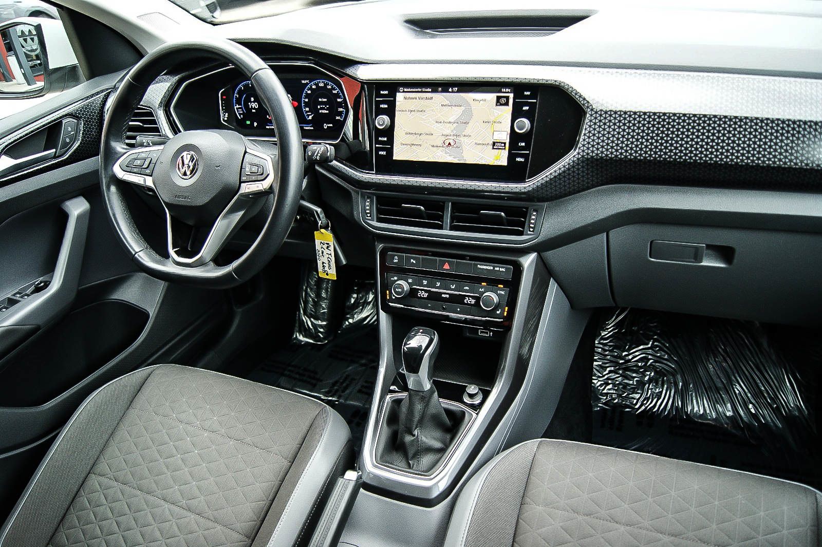 Fahrzeugabbildung Volkswagen T-Cross 10 Style DSG R-LINE VIRTUAL NAVI ACC 18'