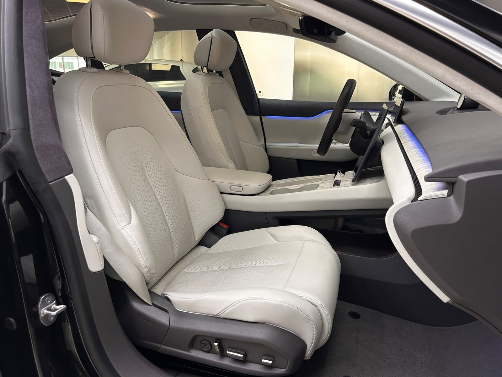 Fahrzeugabbildung NIO ET7 AWD BATTERI INKL PANO+HEAD+360+ACC+LED+AHK+