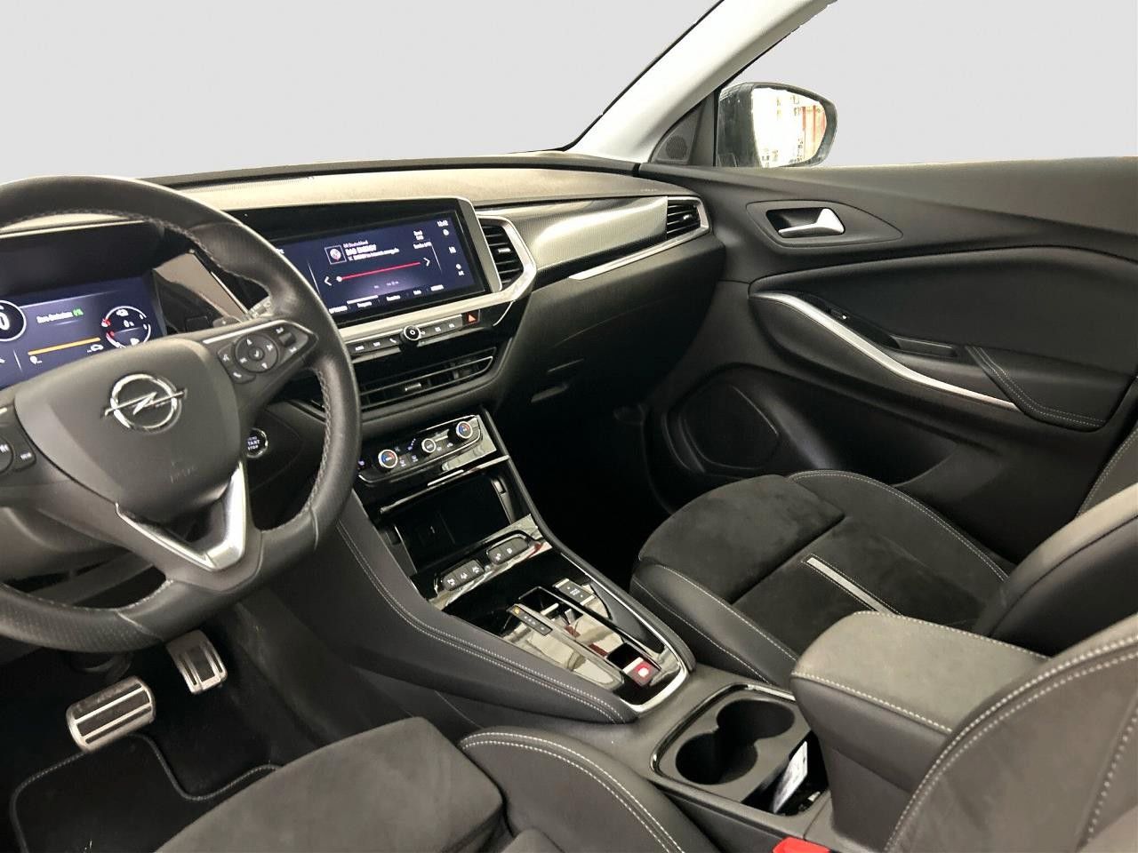 Fahrzeugabbildung Opel Grandland (X) 1.6T GSe HYBRID 4X4 NAVI/LED/SPORT