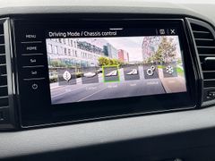 SKODA Karoq Sportline CANTON 4xSHZ AHK 5Jahre Garantie