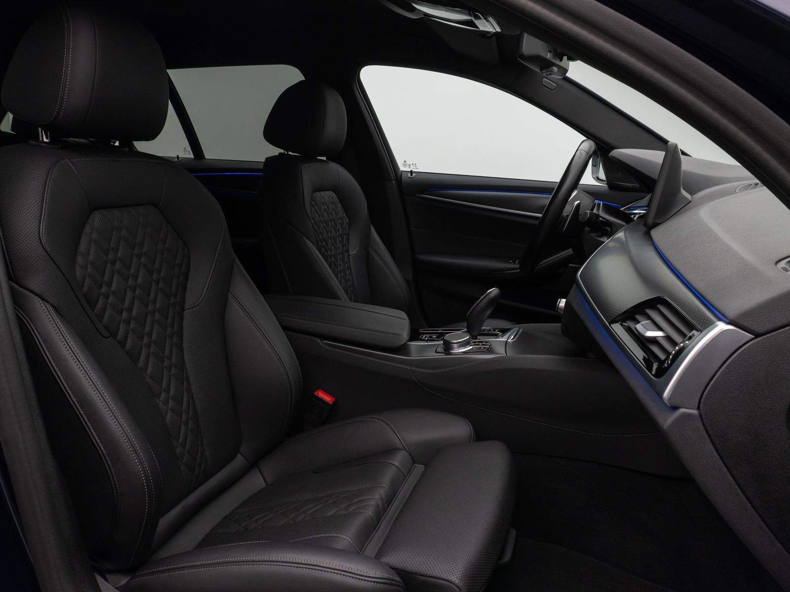 Fahrzeugabbildung BMW 530d xD M Sport Laser HUD DAB H/K ACC AHK Komfor