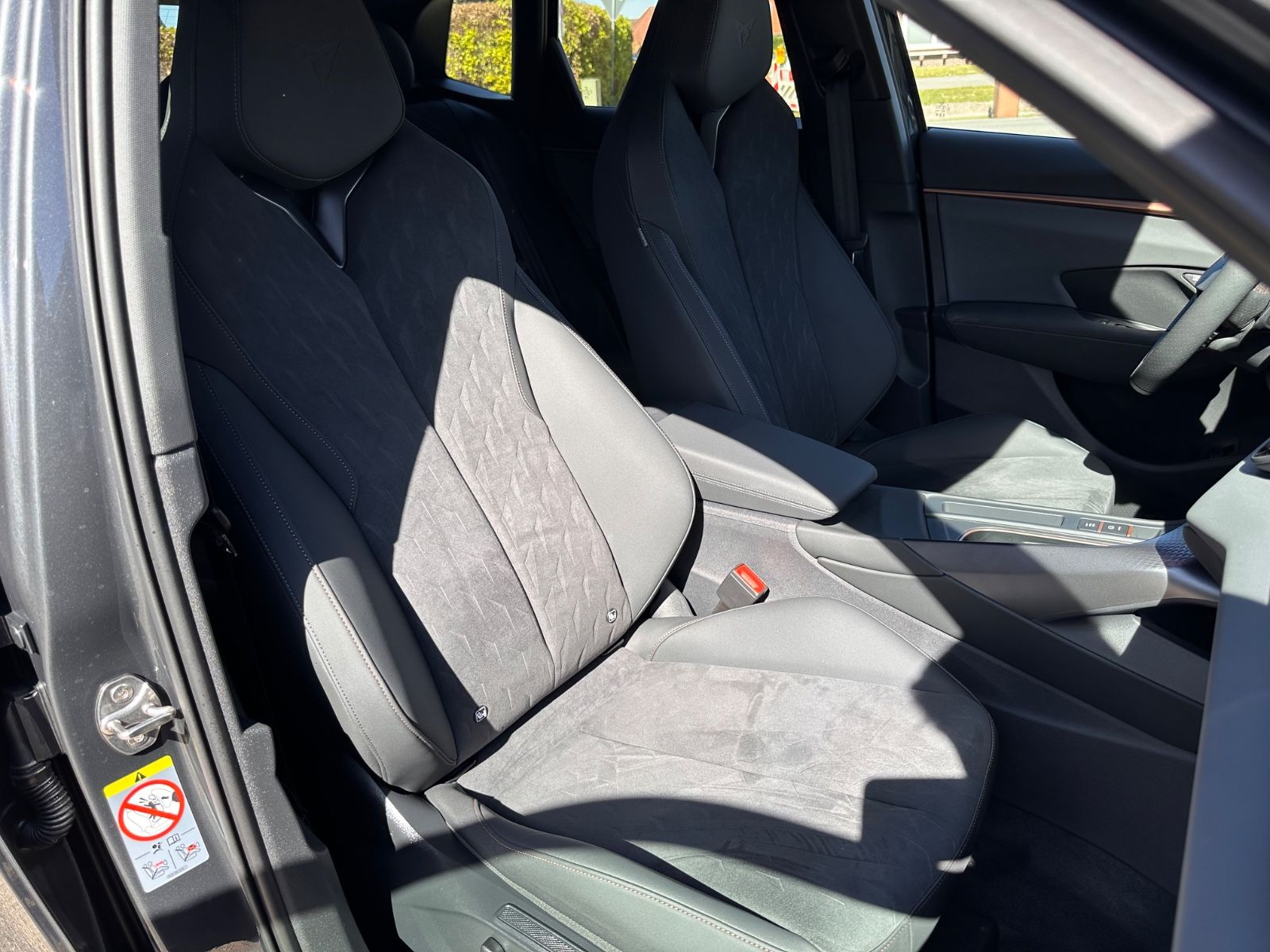 Fahrzeugabbildung CUPRA Terramar 1.5 eTSI DSG ACC/Navi/Sound/Memory/360°