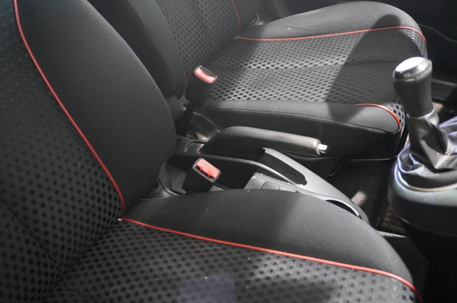 Fahrzeugabbildung Mazda 2 Lim. 1.6D SPORT LINE KLIMA/NEBEL/CD/TÜV/AHK