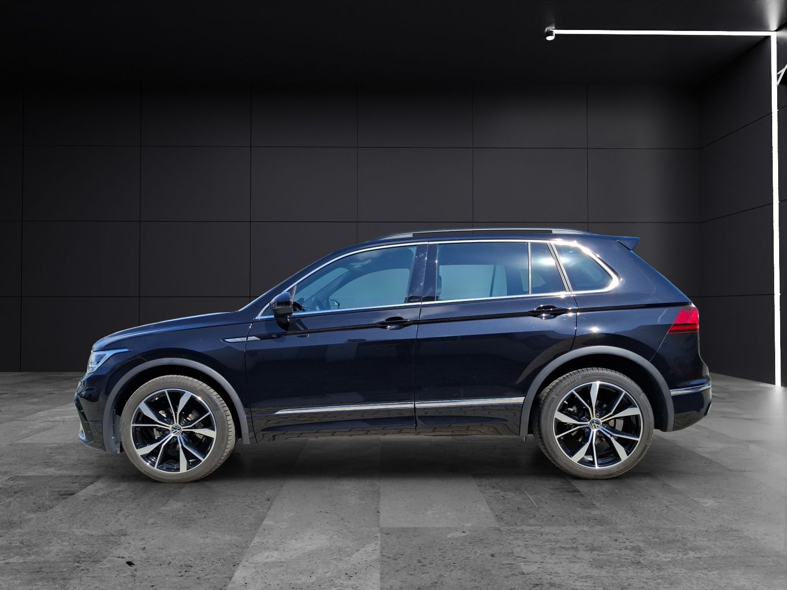 Fahrzeugabbildung Volkswagen Tiguan TDI R-Line DSG STH AHK LED AID ACC RFK 20