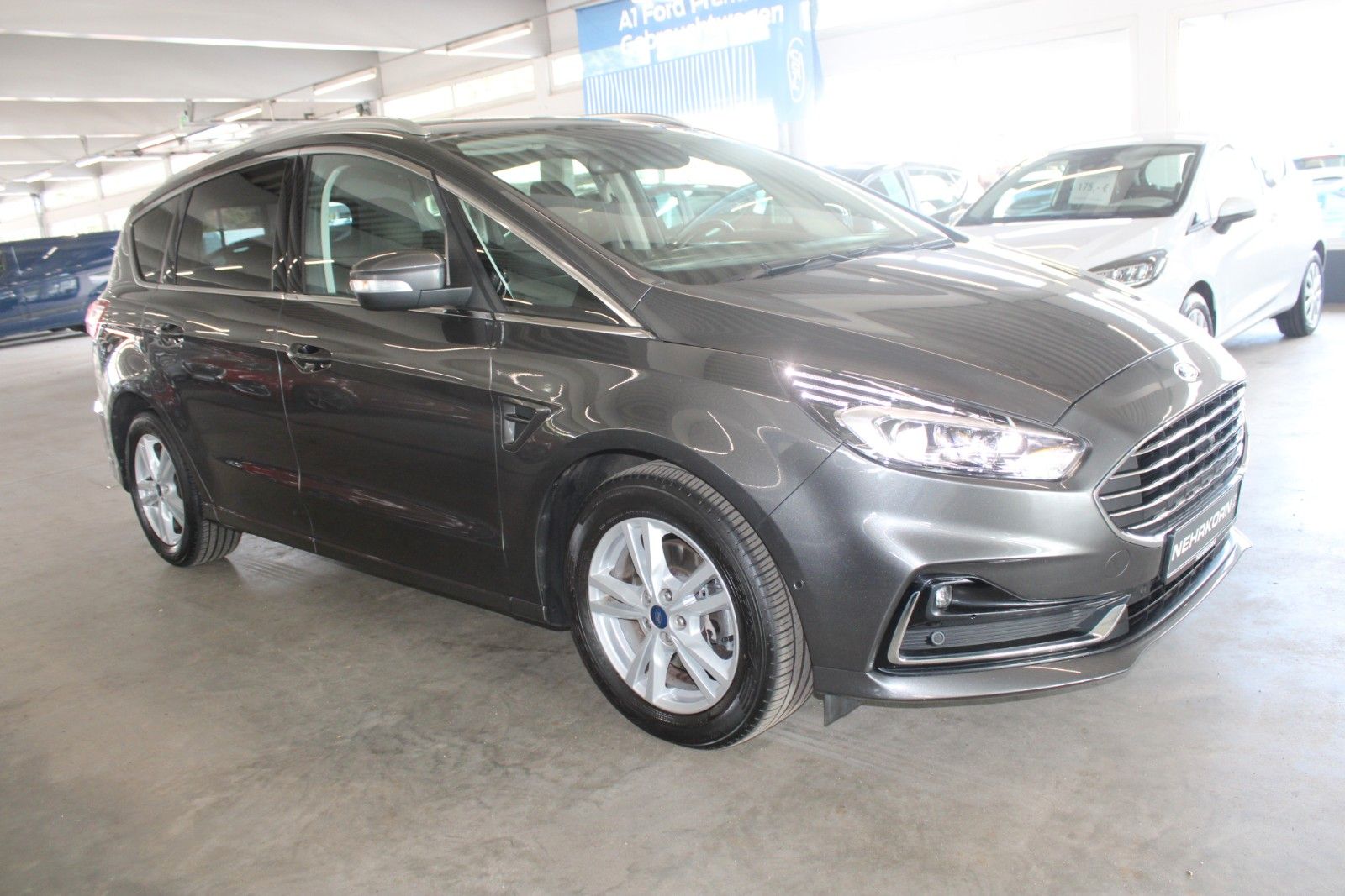 Fahrzeugabbildung Ford S-Max Titanium Aut. LED ACC 2xCAM WinterPak. uvm