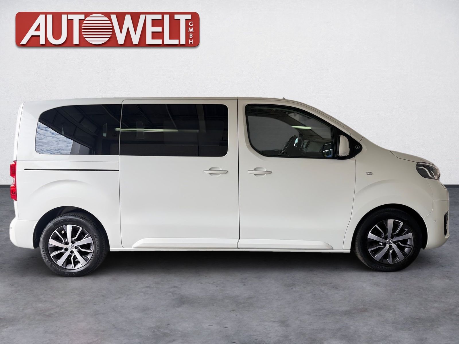 Fahrzeugabbildung Toyota Proace Verso 2.0 D-4D L1 Team D. 8 Sitzer