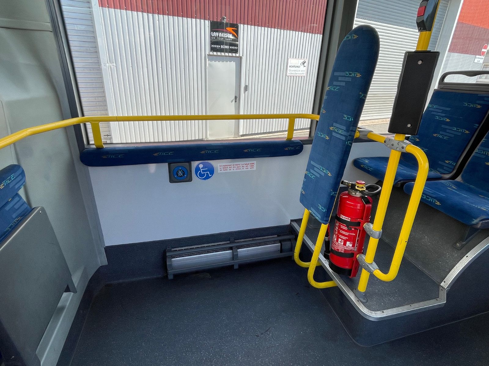 VANHOOL  2013 - Image 26 of 32