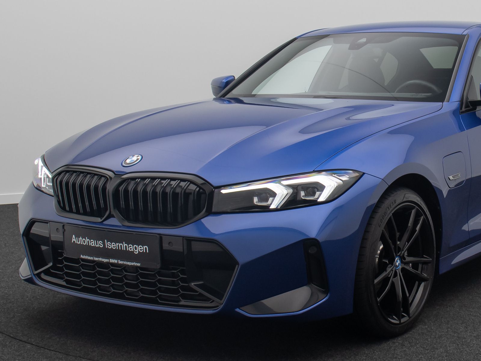 Fahrzeugabbildung BMW 320e M Spot DAB Widscreen PDC CockpitPlus 19Zoll