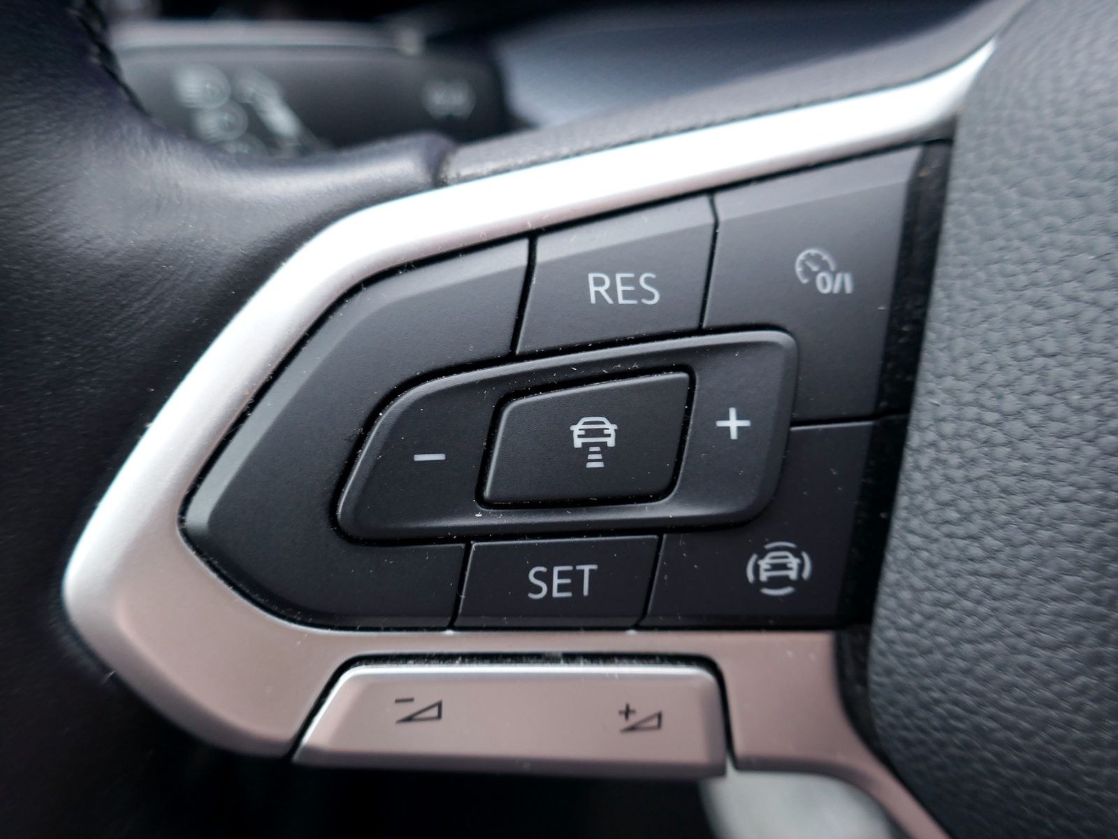 Fahrzeugabbildung Volkswagen Golf VIII UNITED 1.0 TSI | LED PDC Navi App
