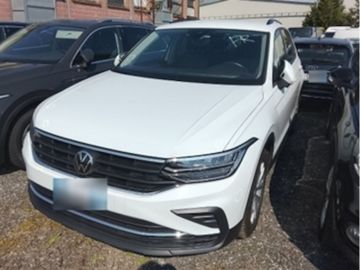 Volkswagen Tiguan - 1