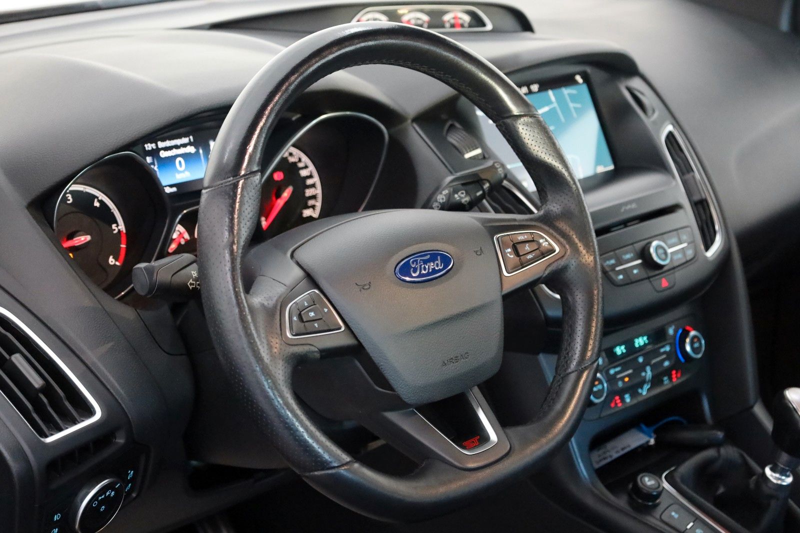 Fahrzeugabbildung Ford Focus Turnier ST Leder,Navi,Xenon,SH,PDC,SR+WR