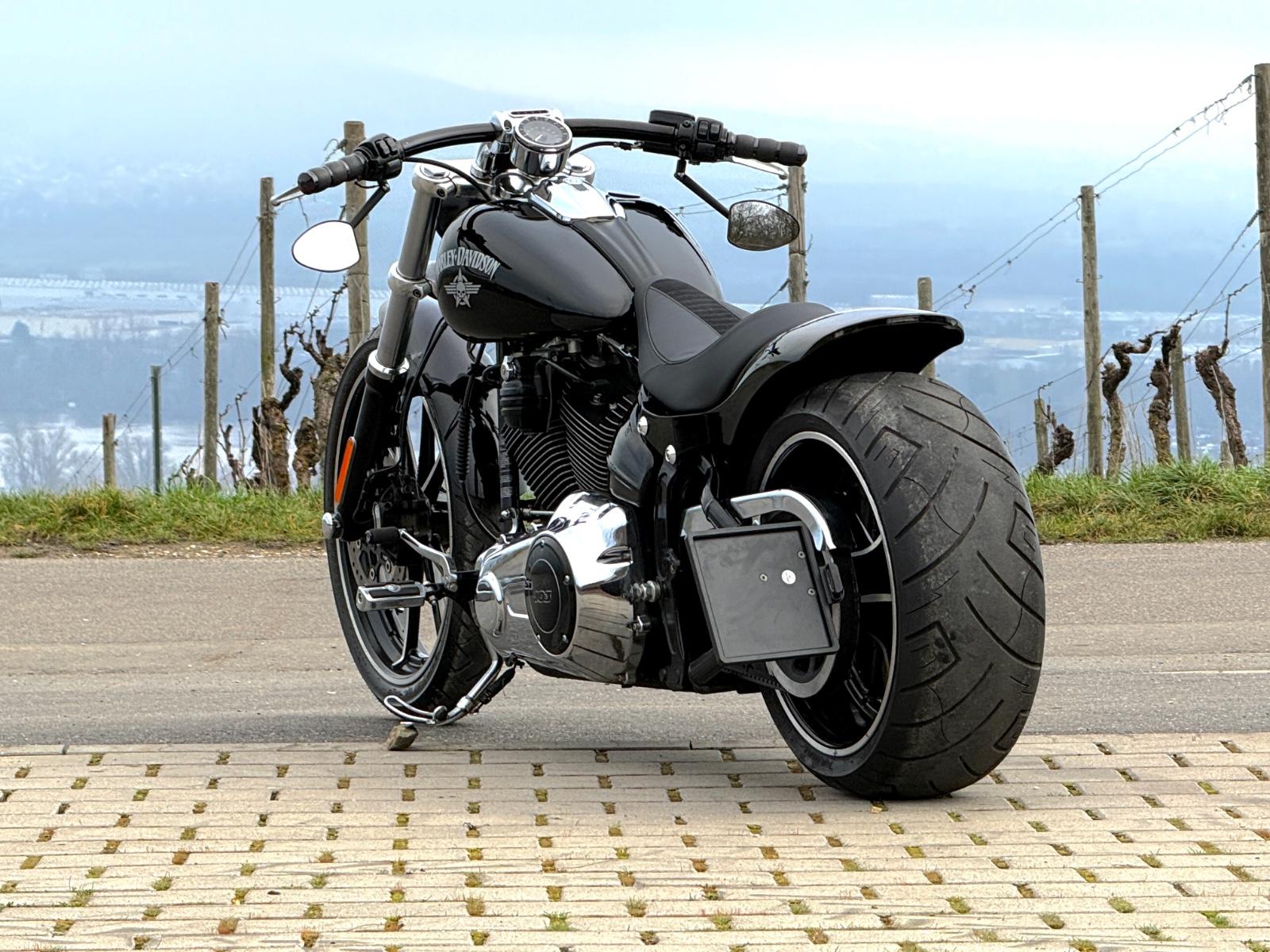 Harley-Davidson BREAKOUT FXSB 103 CUSTOM