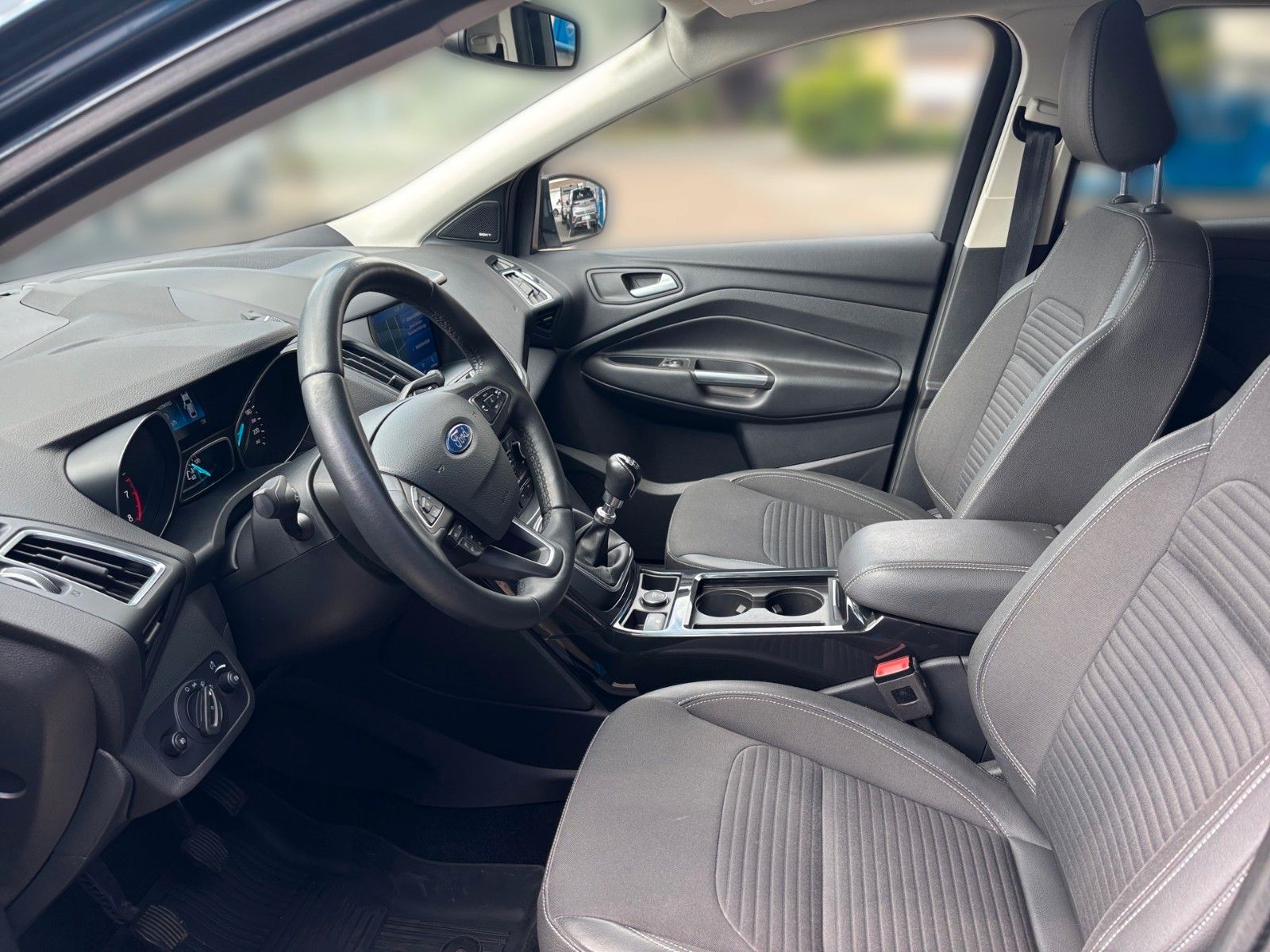 Fahrzeugabbildung Ford Kuga Titanium