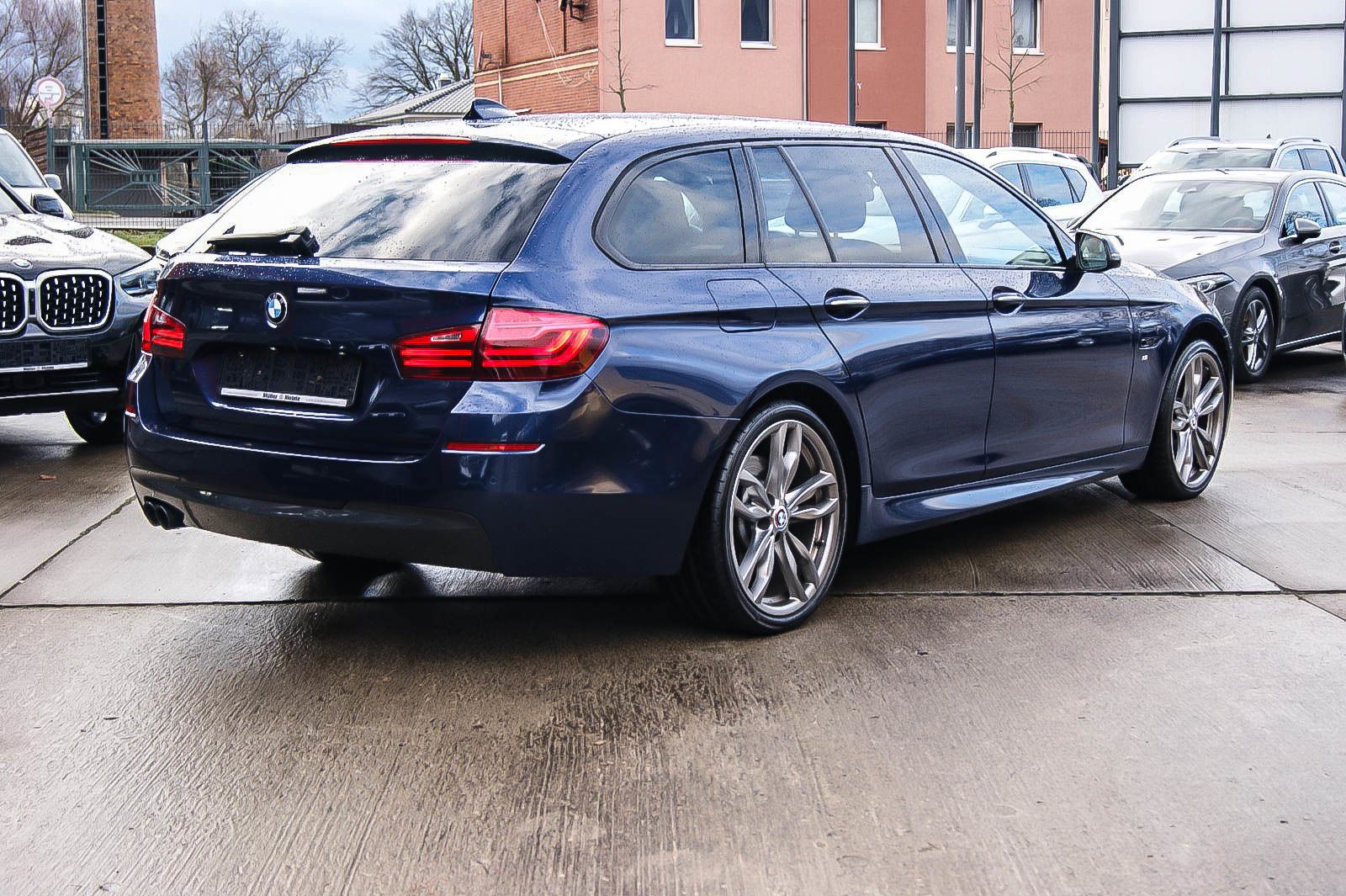 Fahrzeugabbildung BMW 530d xDrive M-SPORT LED NAVI PANO HEAD-UP KAMERA