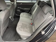 Fahrzeugabbildung Volkswagen Golf VIII Variant Life Navi Sitzh LED ACC AHK