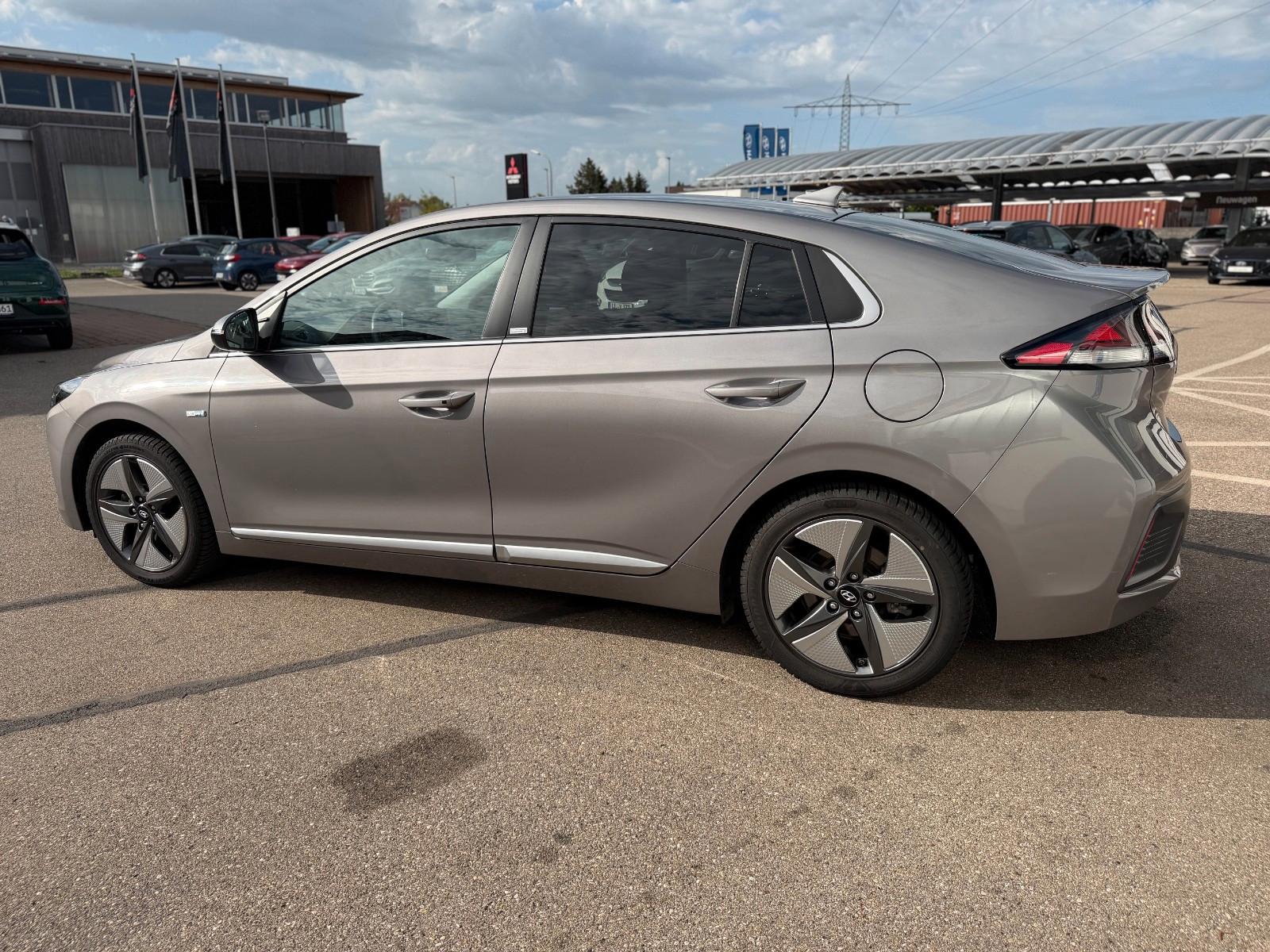 Hyundai IONIQ HEV Premium / GJR