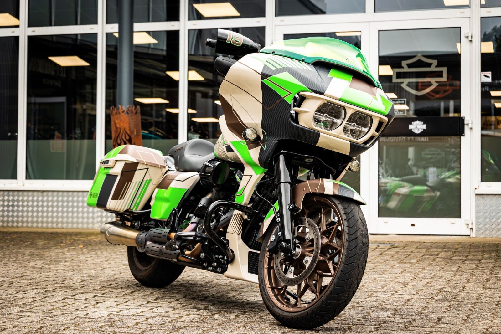 Fahrzeugabbildung Harley-Davidson FLTRXST Road Glide ST - Clubstyle - Kesstech -