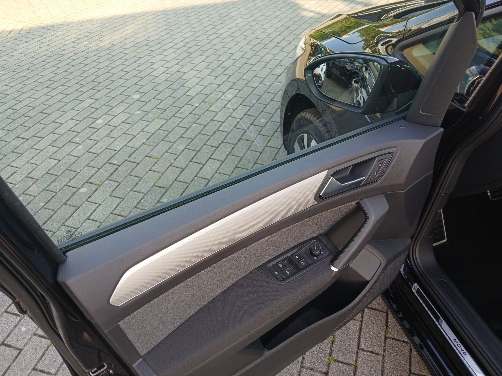 Fahrzeugabbildung Volkswagen Touran TSI Move DSG 7-Si Navi AID ACC PDC SH LM