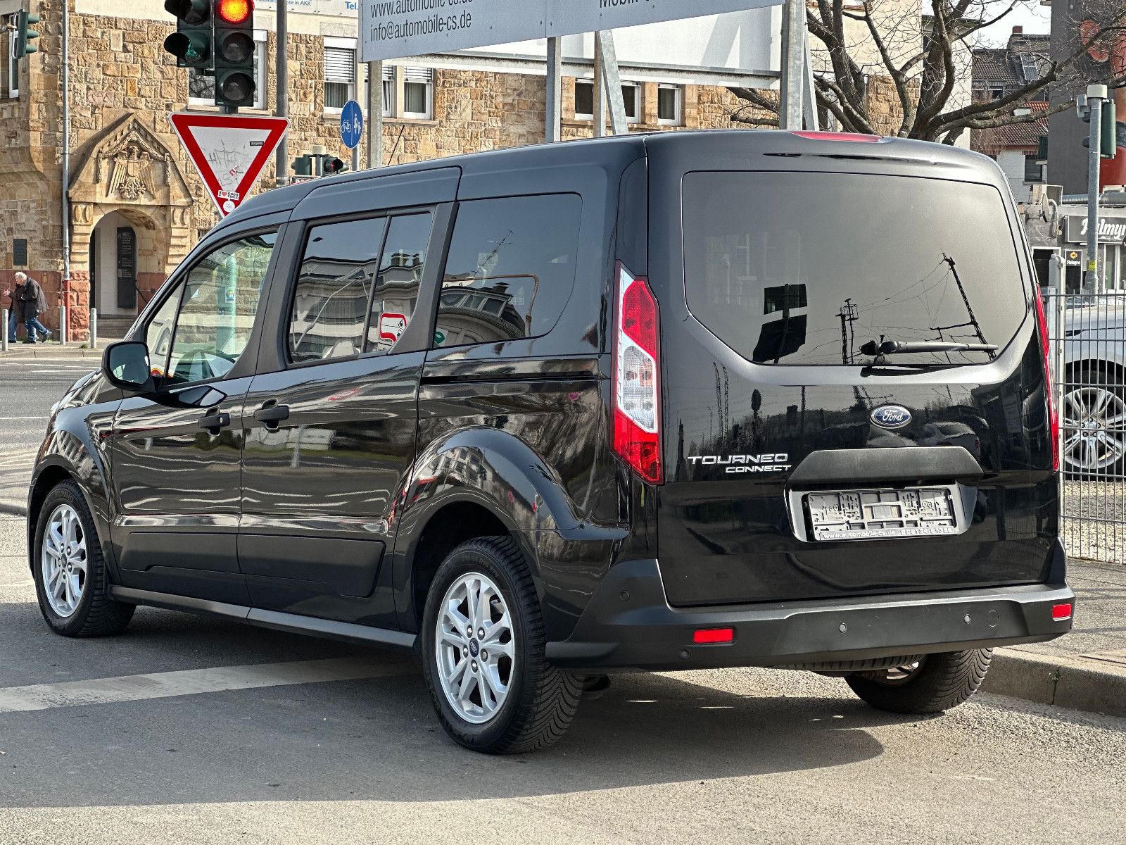 Fahrzeugabbildung Ford GRAND TOURNEO CONNECT*7 SITZER+AUTOM*