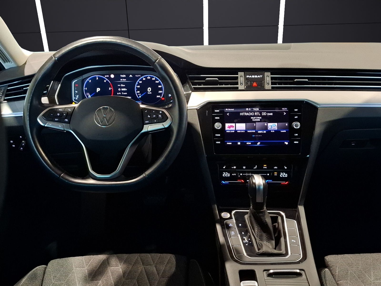 Fahrzeugabbildung Volkswagen Passat Variant TDI Business DSG Matrix AHK Navi